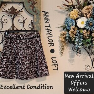 LOFT Black and White Patterned Midi Skirt. Excellent Condition Size 2